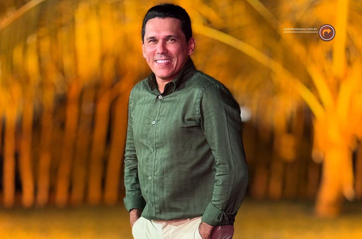 Cícero Oliveira apresenta seu novo trabalho: 'Obrigado é Pouco'