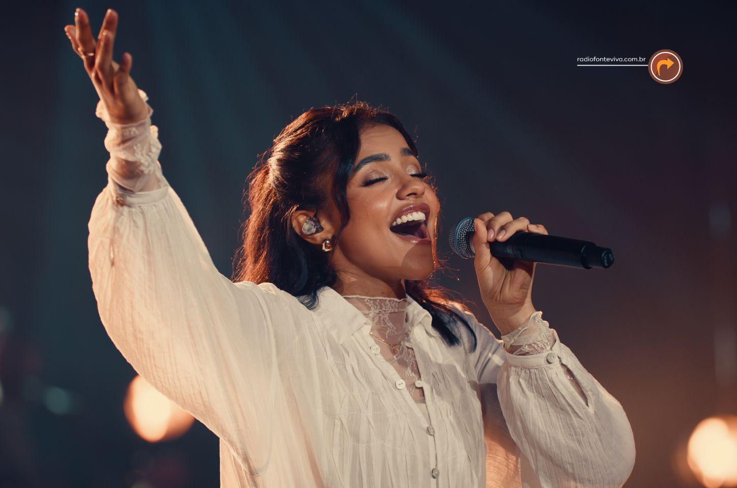 Julia Vitória resgata clássico da música cristã na estreia de DVD  ⫺