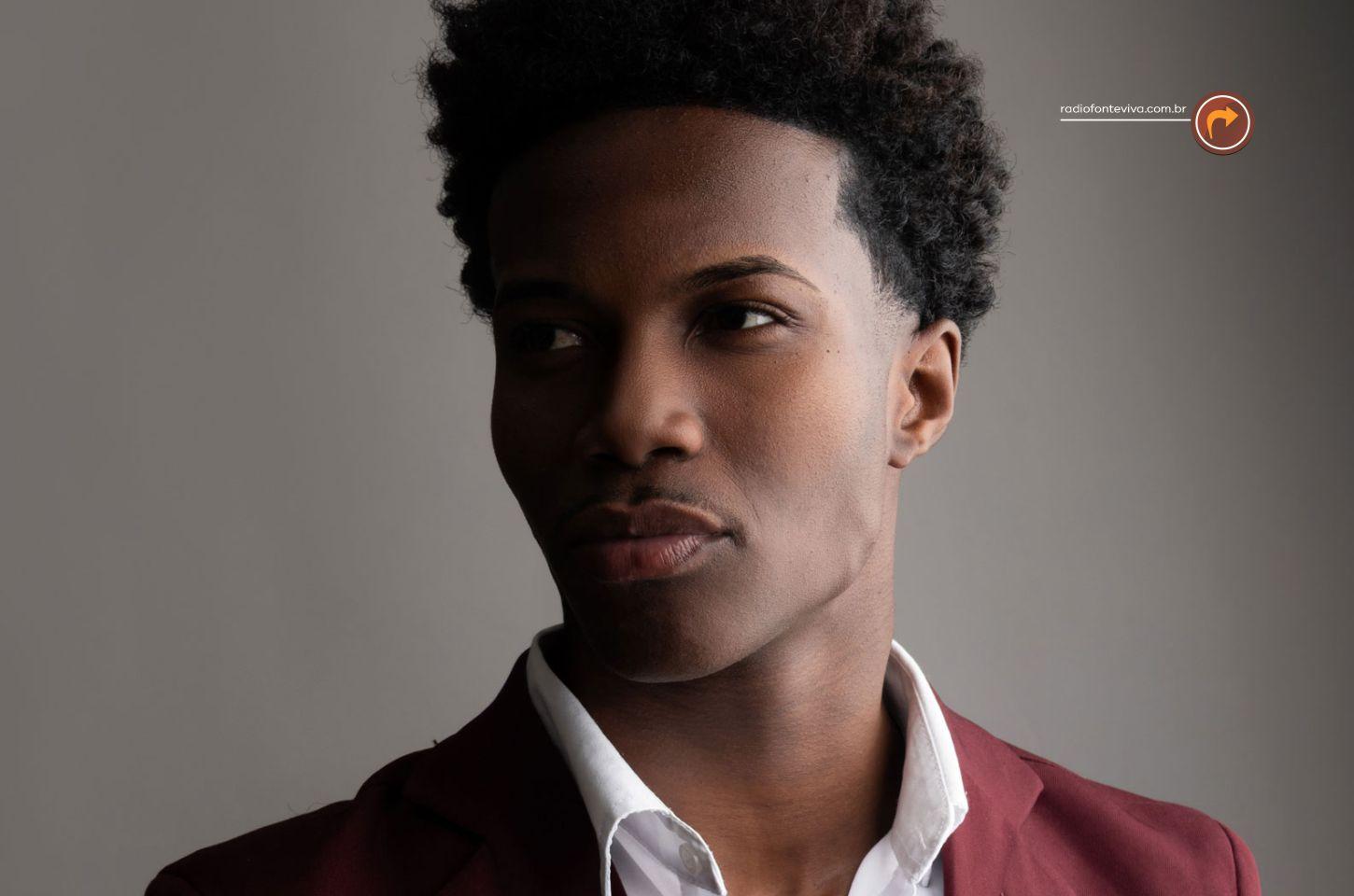 Neemias Coutinho lança a canção “Me Guarda”, proteção e aconchego em Deus  ⫺