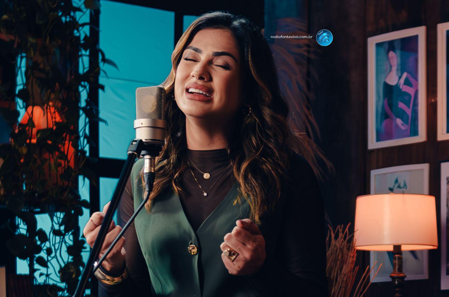 Bruna Olly revisita louvores que compõem a trilha sonora de sua vida