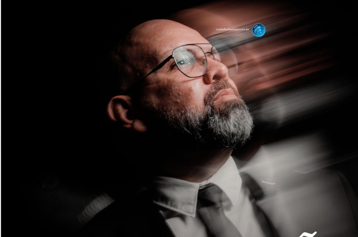 Jônatas Ambrozio lança releitura do clássico “Aflição e Paz (Sou Feliz)” pela Gravadora Louvor Eterno