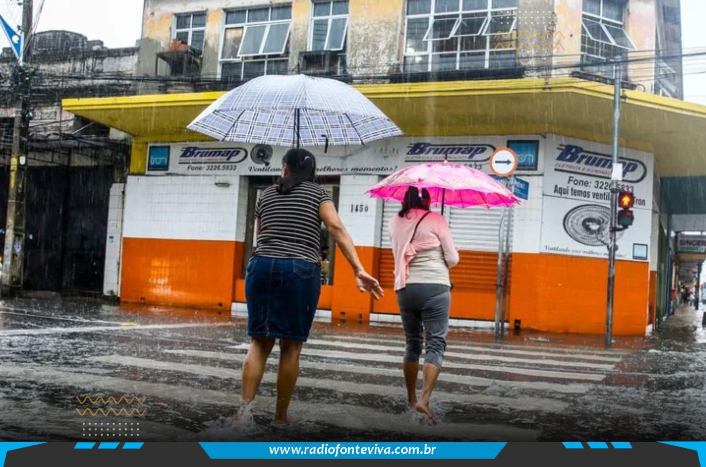 Fortaleza registra chuvas intensas e Defesa Civil atende dezenas de ocorrências nesta terça