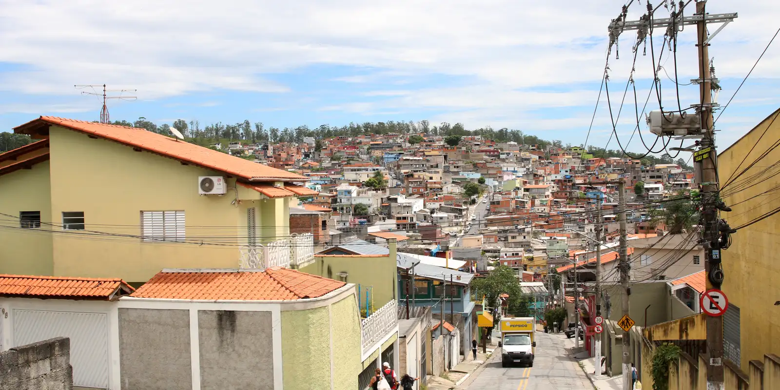 Habitantes de Perus, em SP, acusam fraude em audiência pública