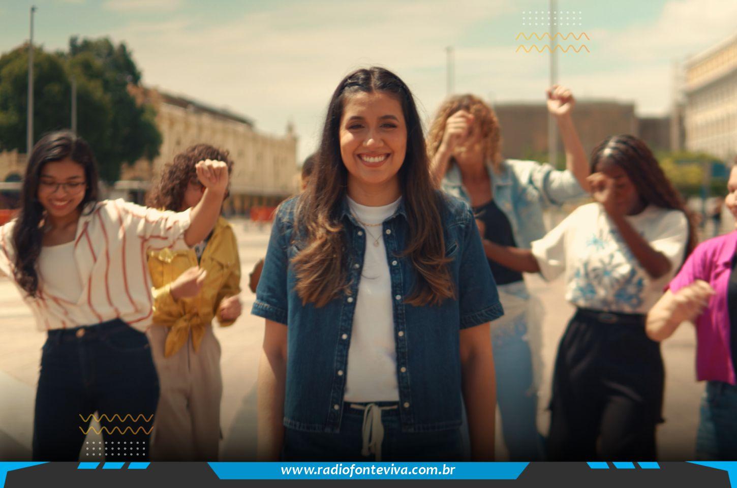 Kelly Benigno lança “Aleluia”, single de celebração e gratidão a Deus
