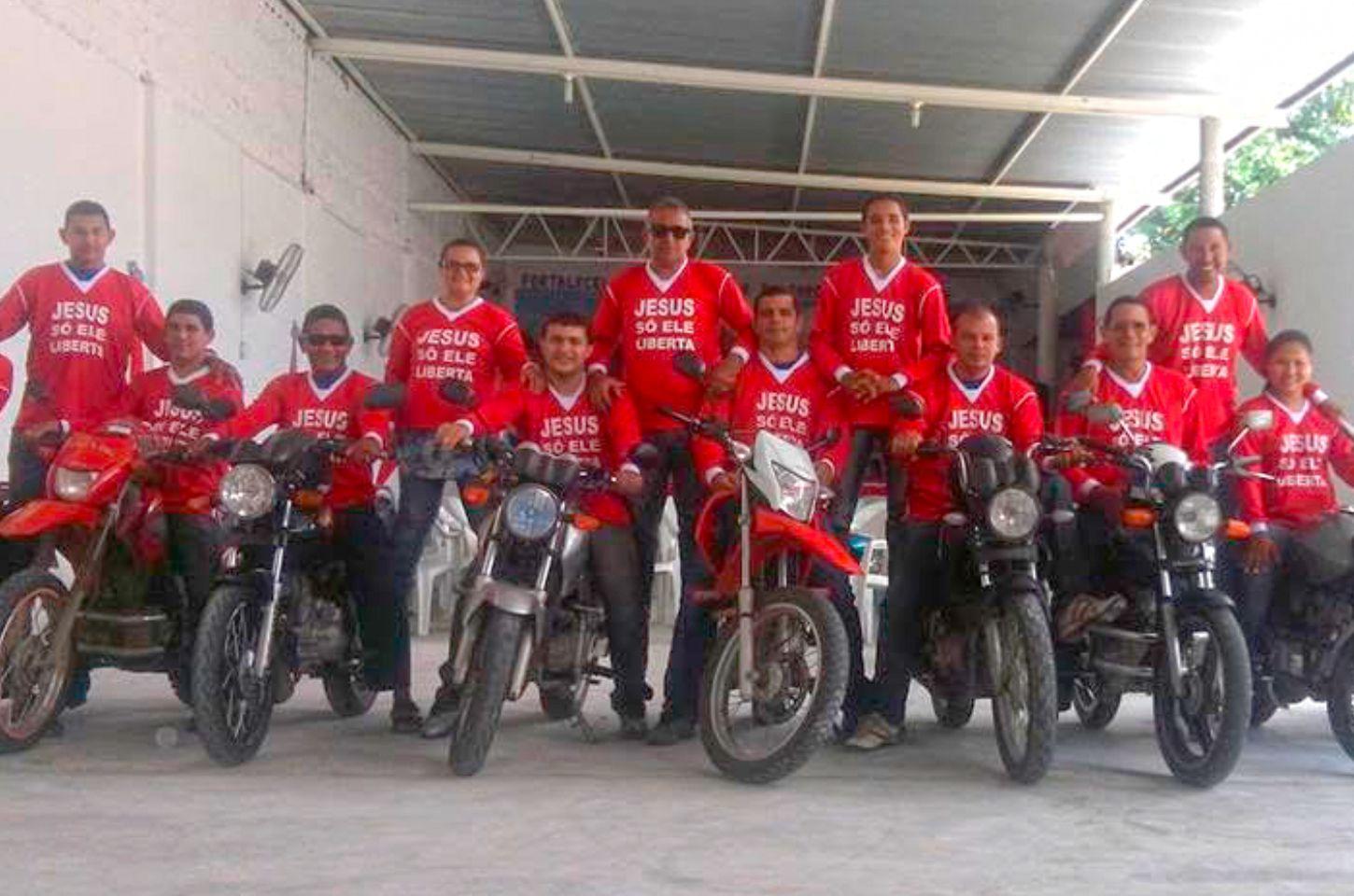 Fé sobre duas rodas: Motoqueiros de Jesus completam 13 anos levando esperança pelas ruas em Eusébio