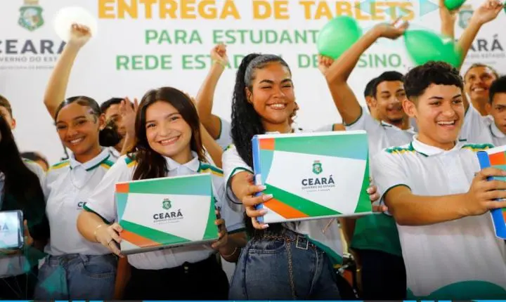 Estudantes da rede pública recebem tablets em Eusébio e ampliam acesso à tecnologia