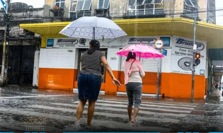 Fortaleza registra chuvas intensas e Defesa Civil atende dezenas de ocorrências nesta terça
