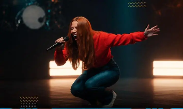 Julliany Souza apresenta medley “Ah, Jesus / Coração Igual ao Teu” e reforça centralidade de Cristo em novo álbum