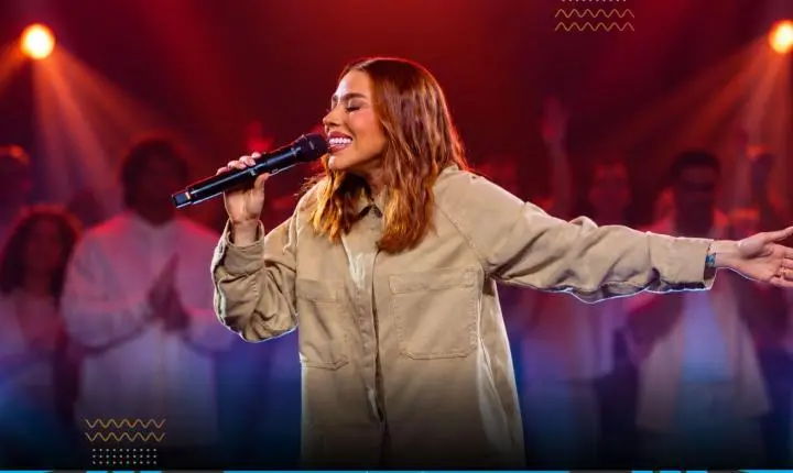 Julliany Souza mantém dois louvores entre as músicas mais ouvidas do Brasil