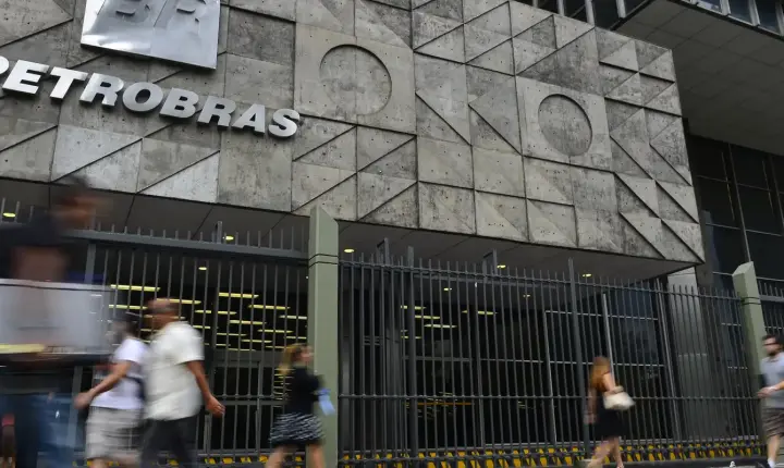 Petrobras destitui diretor de área que vendeu gás com 100% de ágio