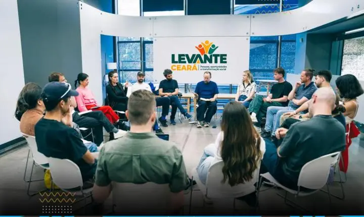 Roda de conversa em Mangabeira, Eusébio, debate desafios da educação e saúde mental de professores